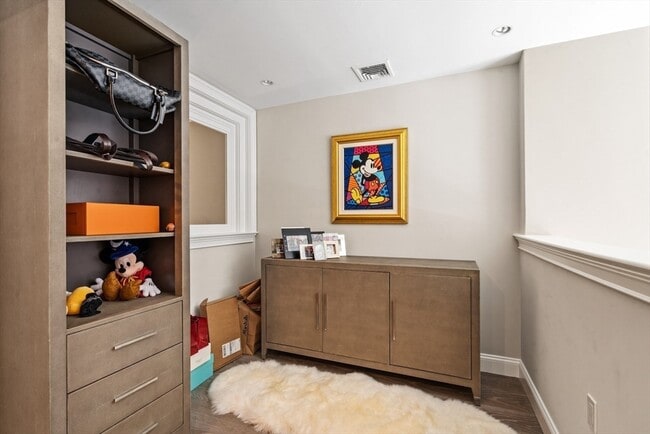 Building Photo - 98 Waltham St