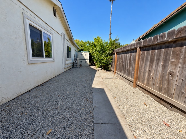 Building Photo - 636 Buckeye Dr