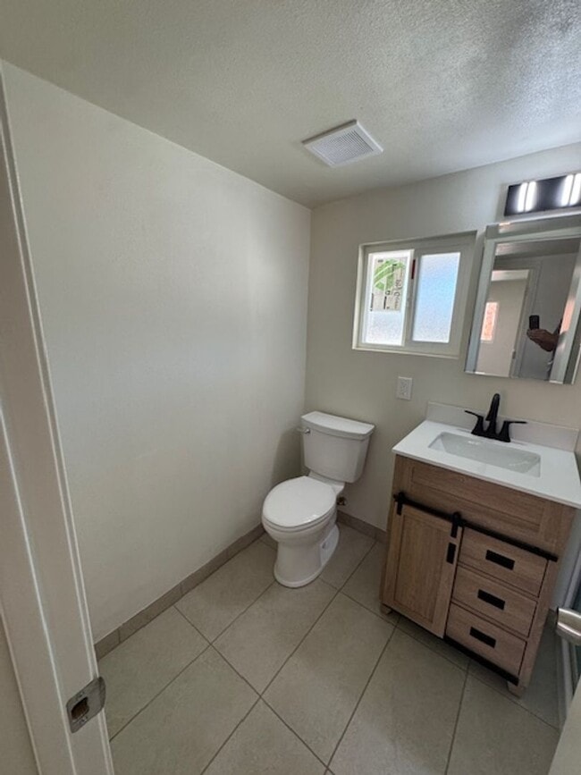 Building Photo - Cozy Remodeled Home