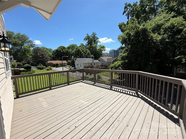 Building Photo - 311 Woodvale Pl