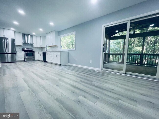 Building Photo - 1129 Edward Dr