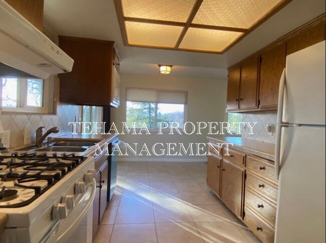 Building Photo - Beautiful 2 Bedroom/2 Bathroom Home with a Great Room, Fireplace and access to shared swimming pool