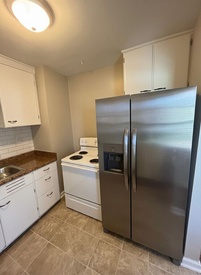 Building Photo - 3 Bedroom Home in Clintonville!