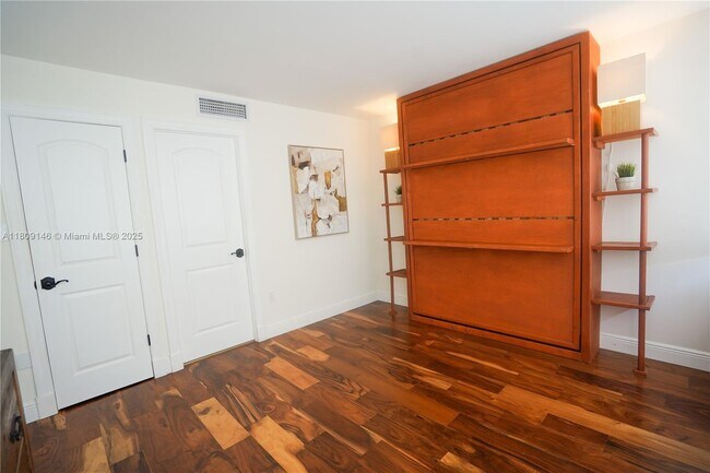 Building Photo - 18031 Biscayne Blvd