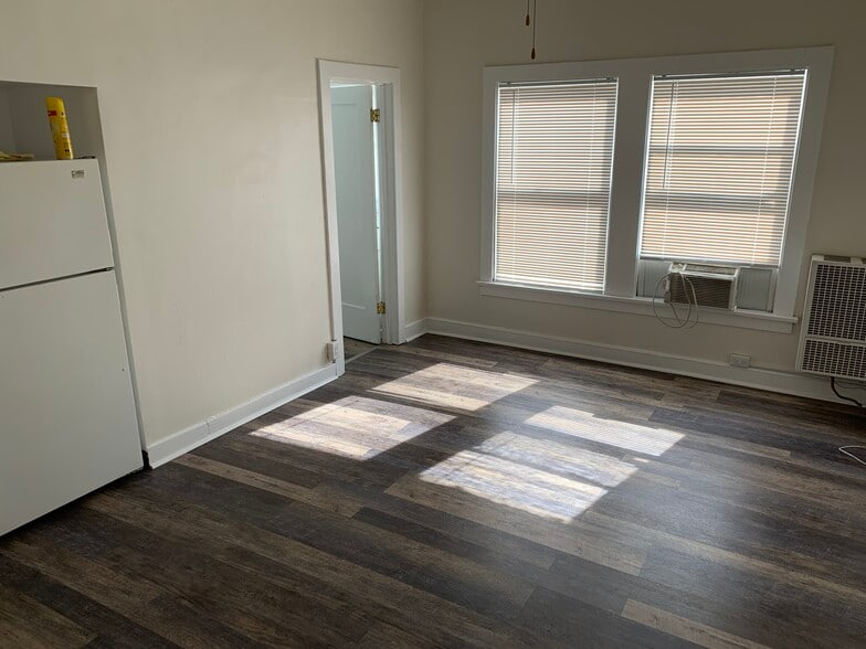 Building Photo - 919 S. Manhattan Pl