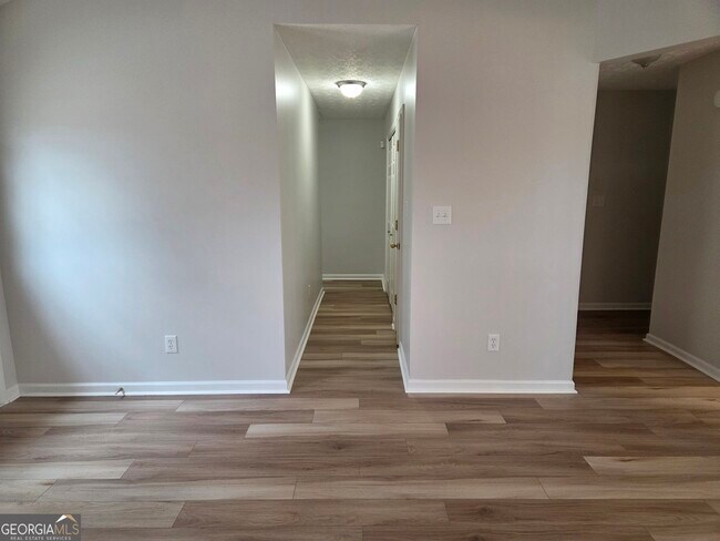 Building Photo - 14 Huntington Dr