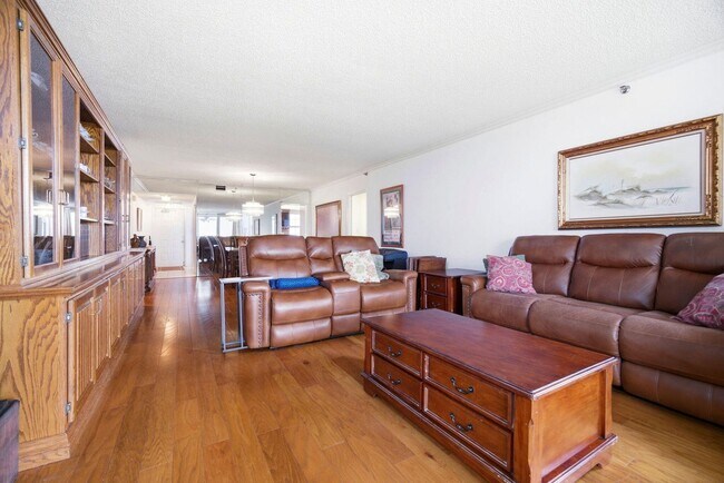 Building Photo - 3507 Oaks Way