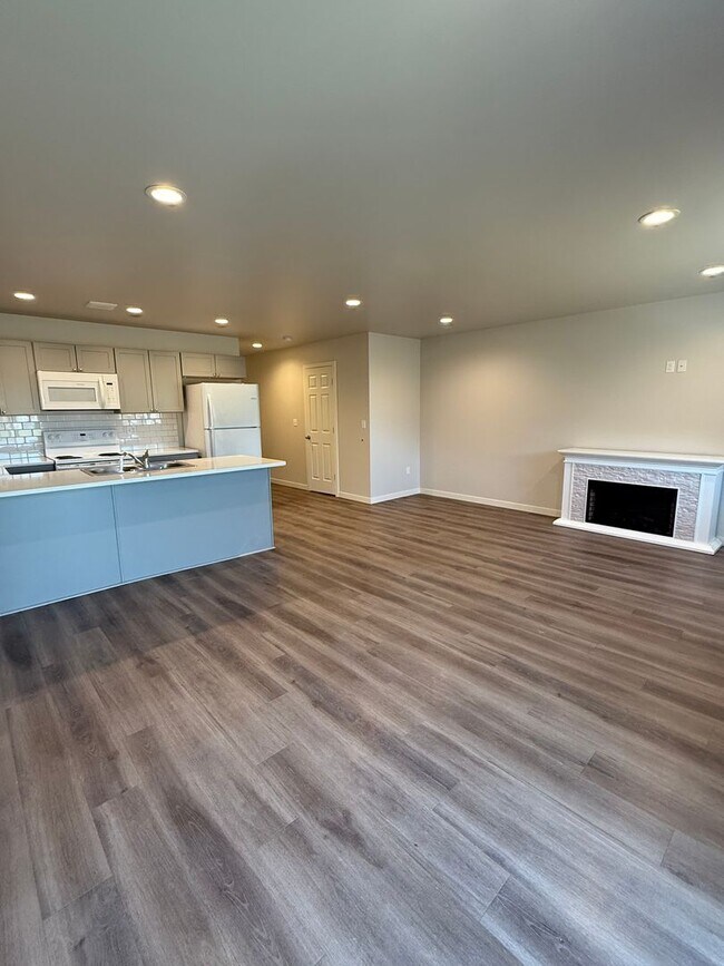 Building Photo - 5305 Smitten Street #2