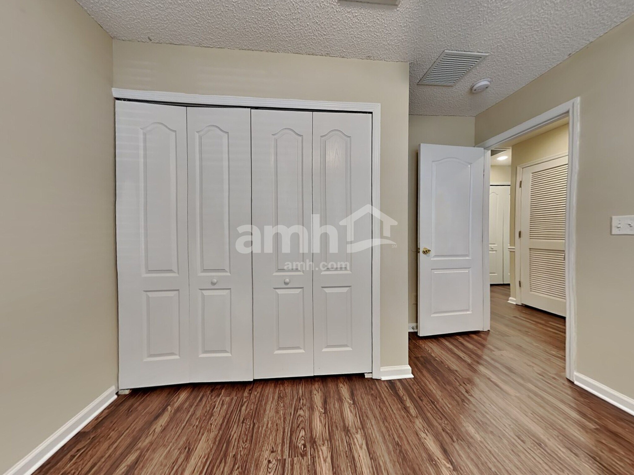 Building Photo - 7049 Beekman Lake Dr