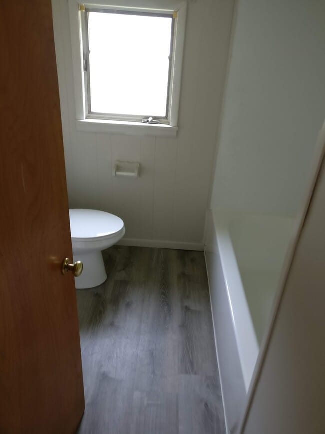 Building Photo - 4-Bedroom Home for Rent Summer 2026