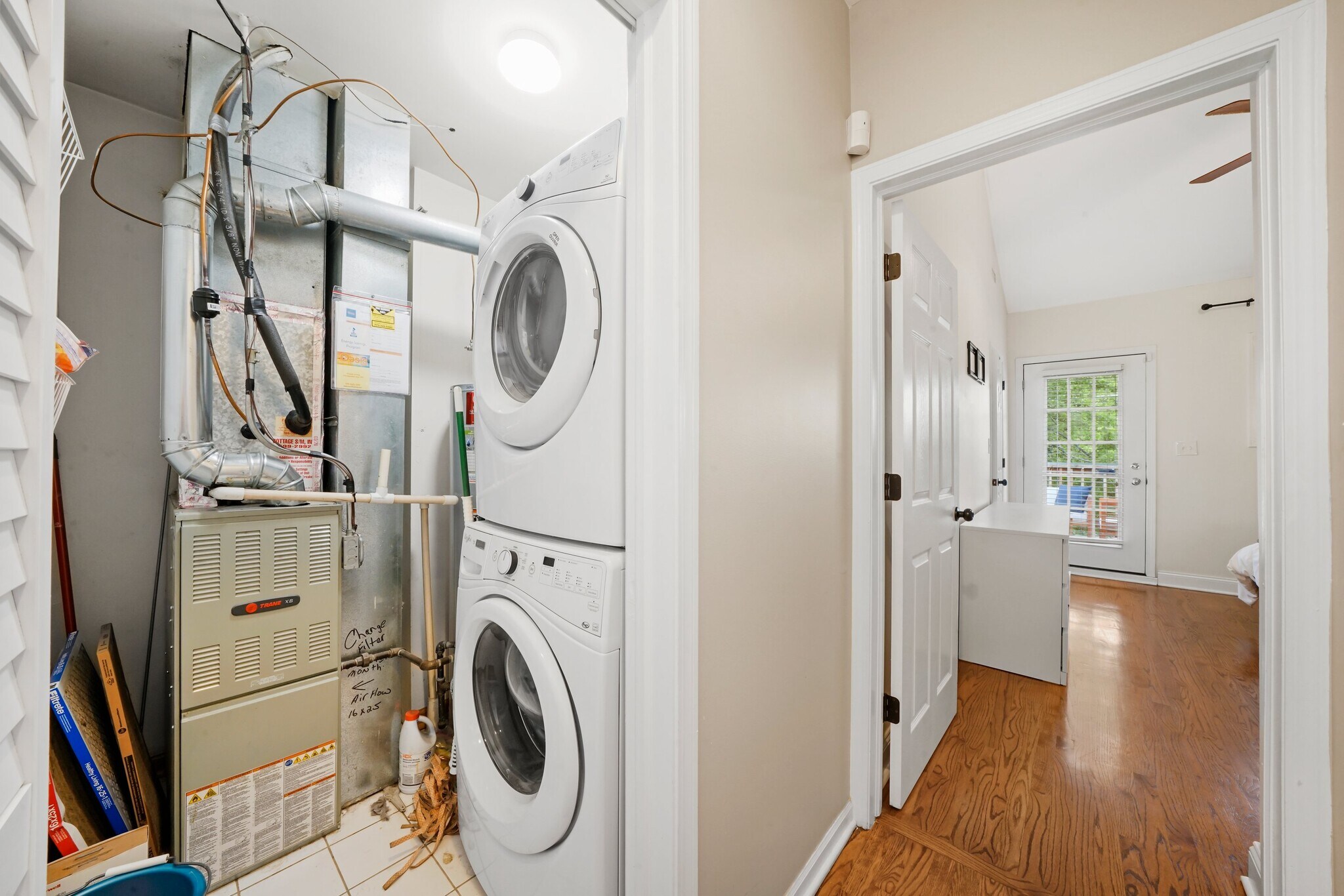 Building Photo - 1028 N Wolcott Ave