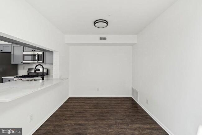 Building Photo - 4202 Aberdeen Ln