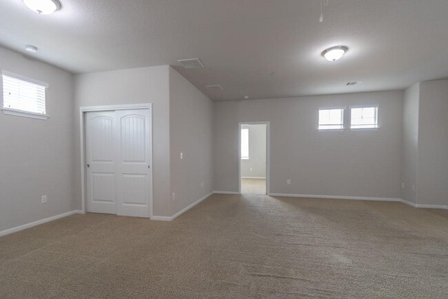 Building Photo - 2880 Donnell Dr