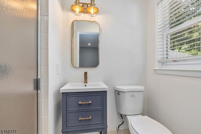 Building Photo - 27 Glenbrook Rd