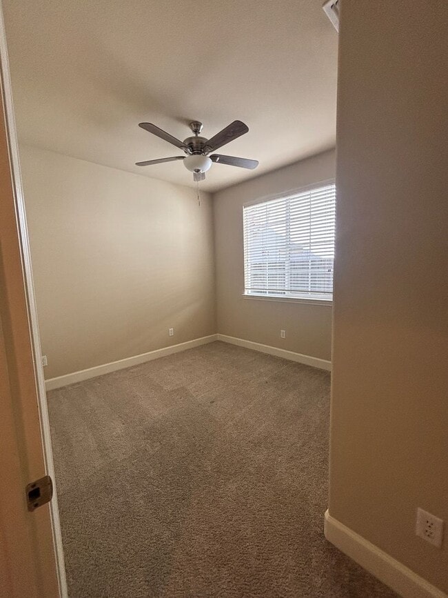 Building Photo - Woodlake Village Gated: 3 Bedroom, 2 Bathr...