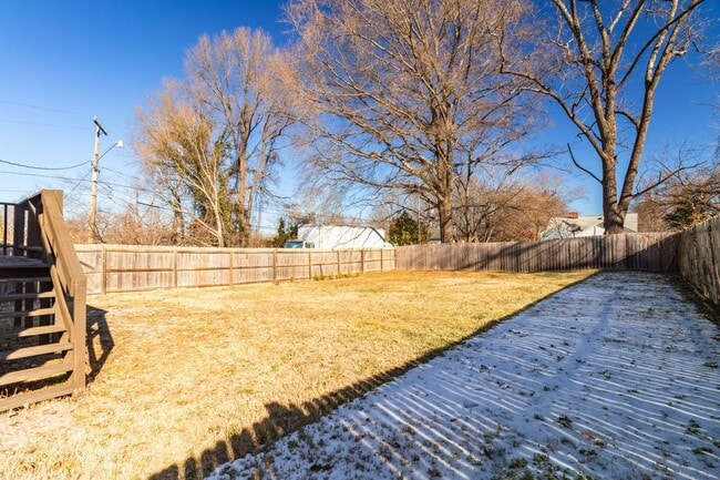 Building Photo - Cozy Home located in Greensboro