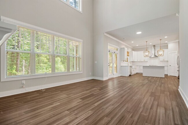 Building Photo - 500 Kings Lake Wy