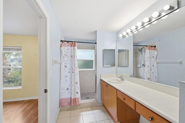 Building Photo - 1810 Seminole Palms Dr