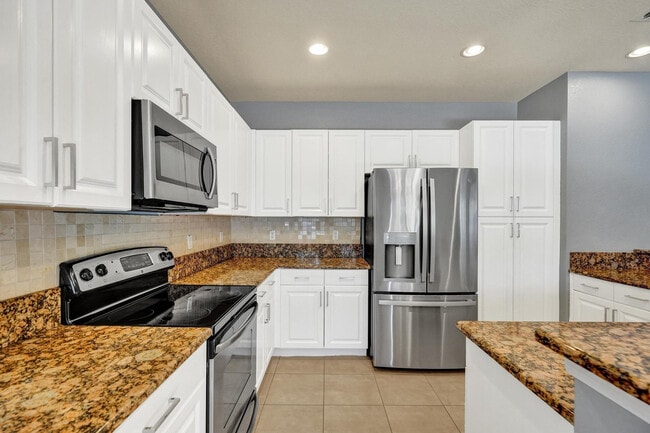 Building Photo - 6105 Grand Cypress Cir W