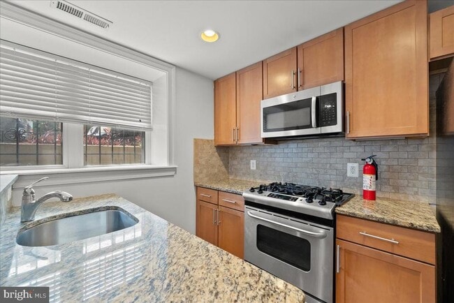 Building Photo - 739 Newton Pl NW