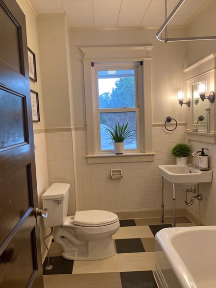 Building Photo - 1117 Hamilton Blvd