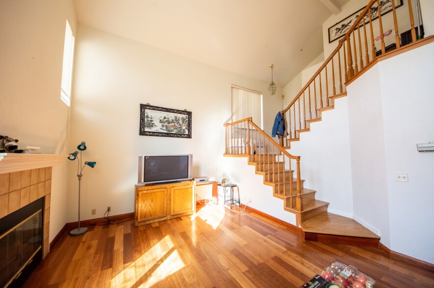 Building Photo - 126 Linda Vista Dr