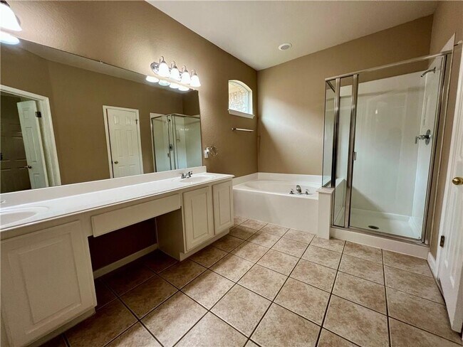 Building Photo - 15521 Whistling Straits Dr