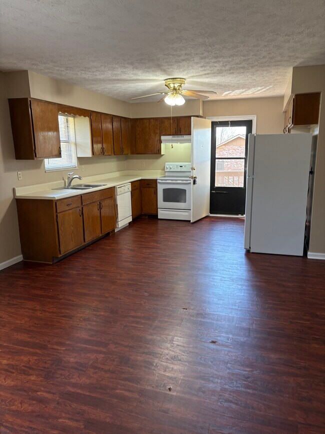 Building Photo - 721 Bethany Ct