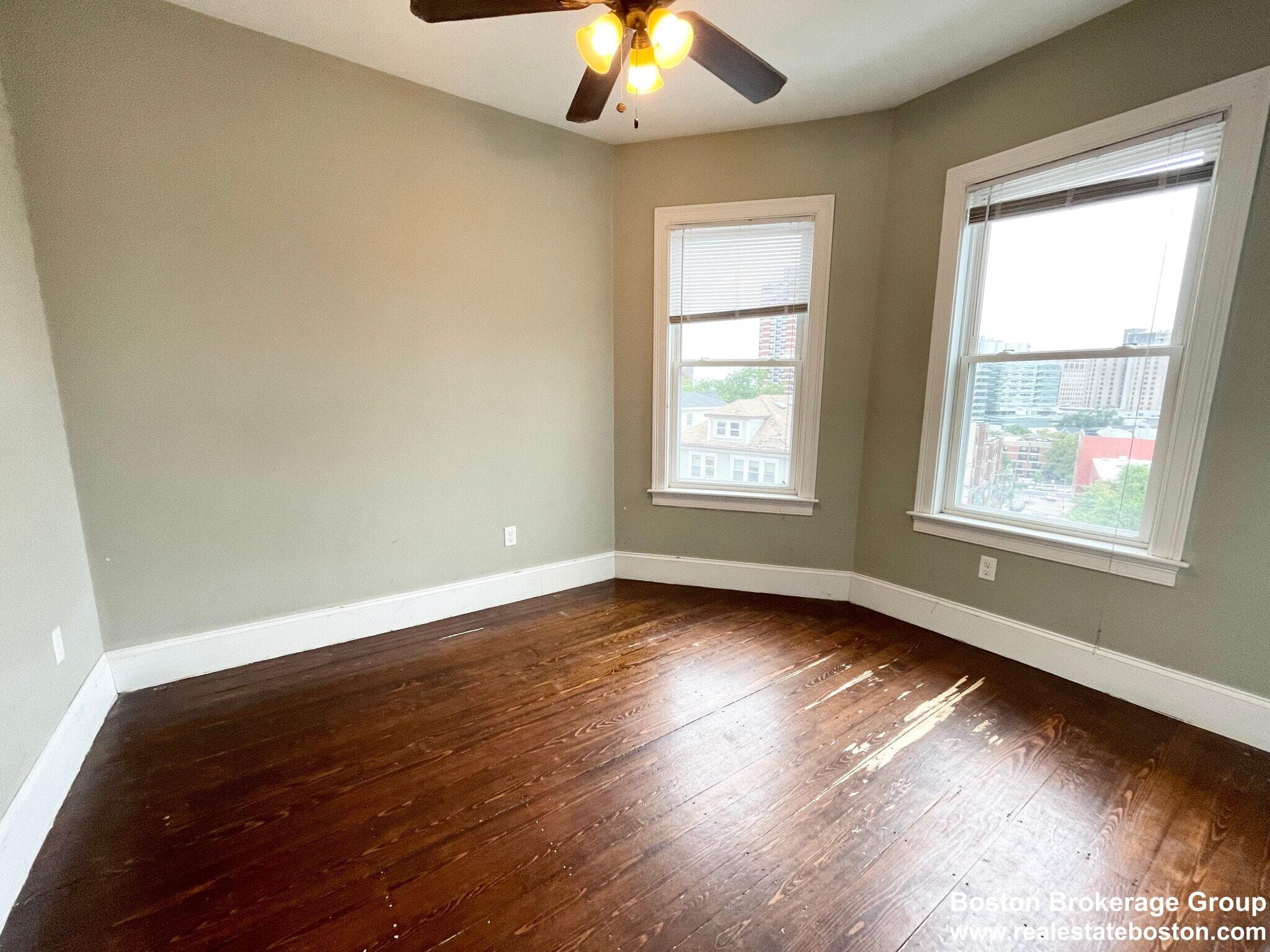 Building Photo - 178 Hillside St