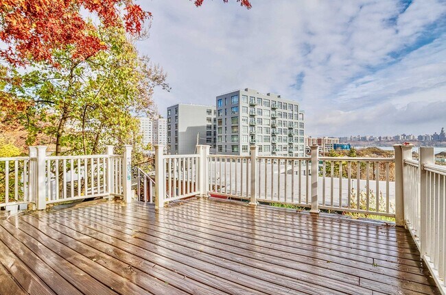 Building Photo - 9017 Riverside Pl