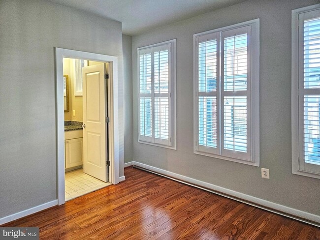 Building Photo - 12 S Regester St