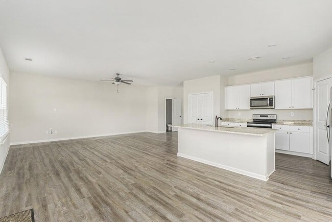 Building Photo - 489 Samara Ct