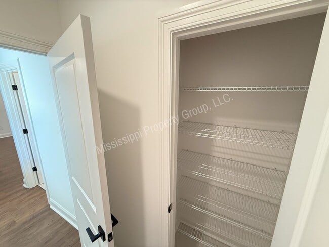 Building Photo - 3BR/3.5BA South Grove For Rent