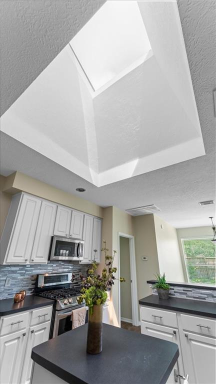 Building Photo - 9722 Therrell Dr