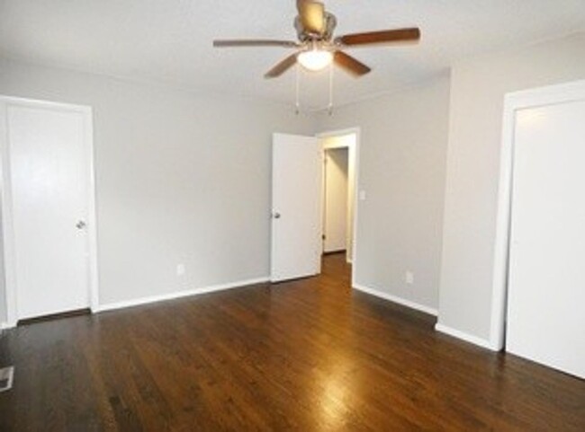 Building Photo - Updated 3 bed/2 Bath KCMO Home available i...