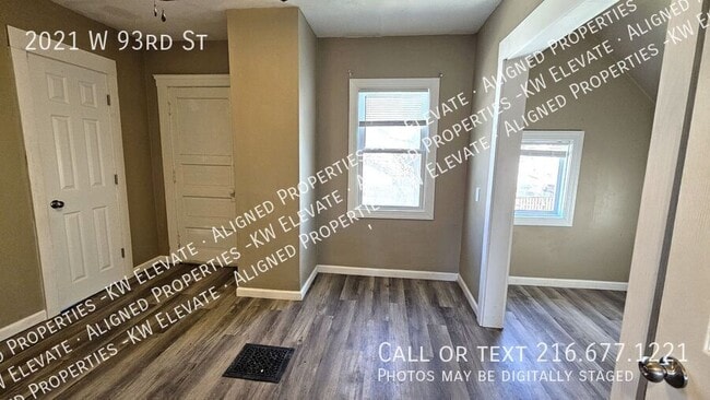 Building Photo - 2021 W 93rd St