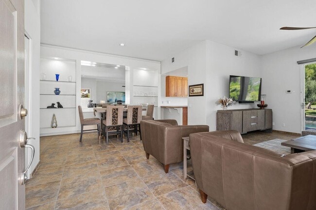 Building Photo - 48 Pebble Beach Dr