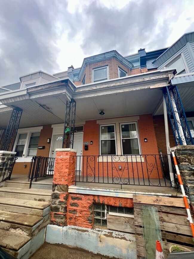 Building Photo - Newly Renovated 3-Bedroom Townhome! Available NOW!