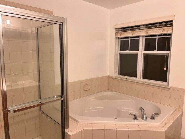 Building Photo - 132 Darley Dale Loop