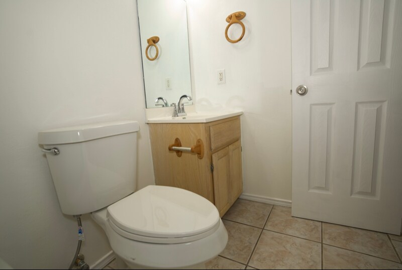 Building Photo - 746 Sonesta Dr