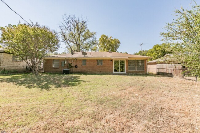 Building Photo - 7513 Maple Dr