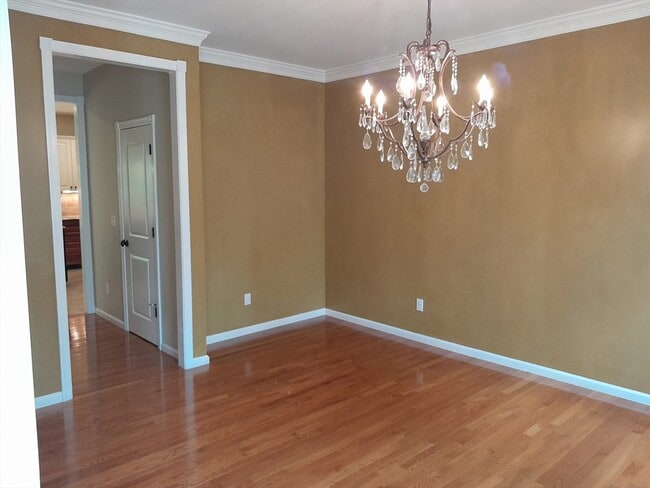 Building Photo - 373 Littlefield Ln