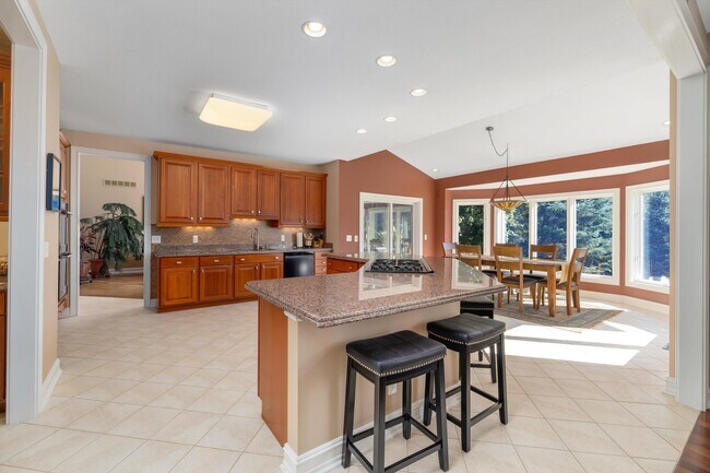 Building Photo - 7040 Royal Villa Ct