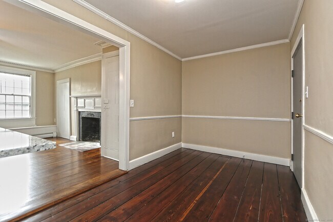 Building Photo - 562 Amity Rd