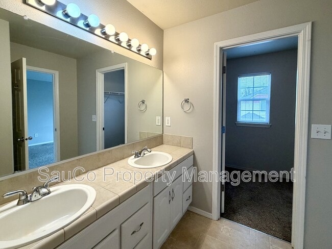 Building Photo - 4258 SE Maya Ct