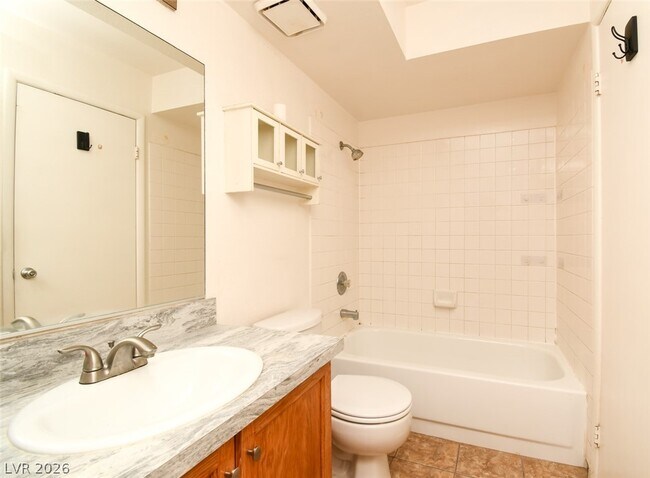 Building Photo - 7570 W Flamingo Rd