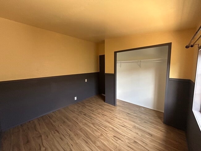 Building Photo - 554 Sanford Ave