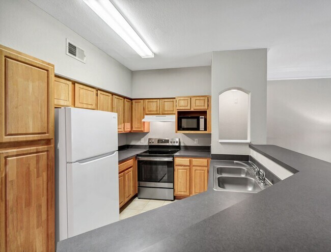 Building Photo - FOR RENT: Fully Furnished 1-Bedroom Lakeview Condo (6–7 Month Lease Only) The Hamptons at MetroWe...