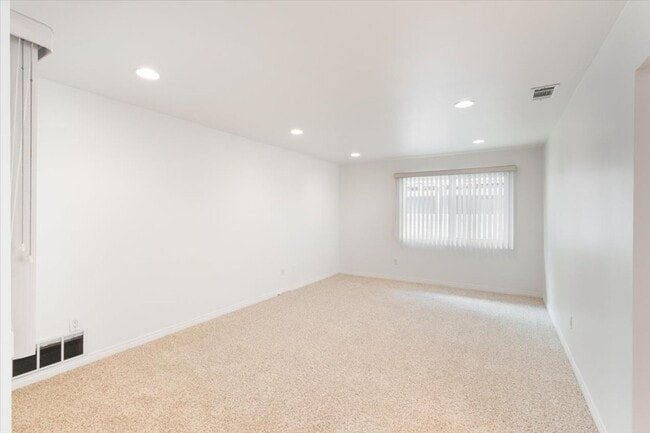 Building Photo - Beautiful Torrance Home