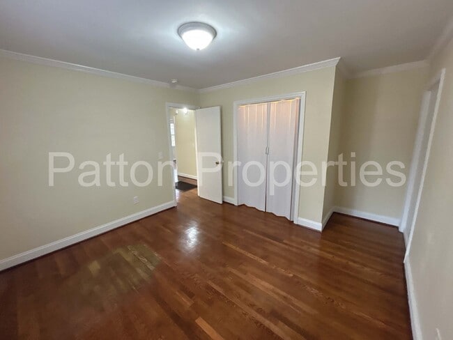 Building Photo - Saluda Gardens Home